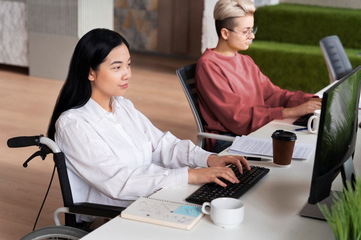 inclusive-recruitment-dei-employee-working